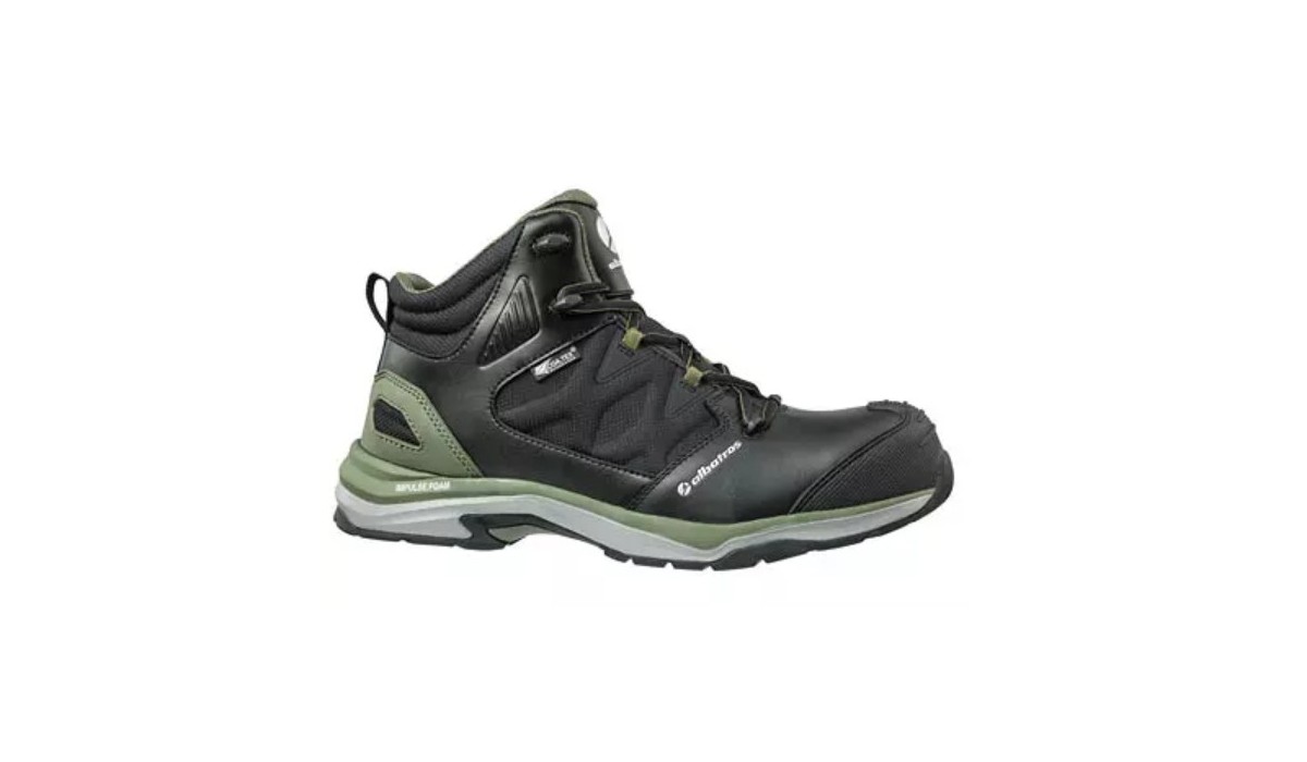 Chaussures de sécurité : Différence entre hydrofuge et waterproof